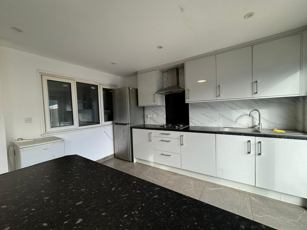 Property photo 2 of 3