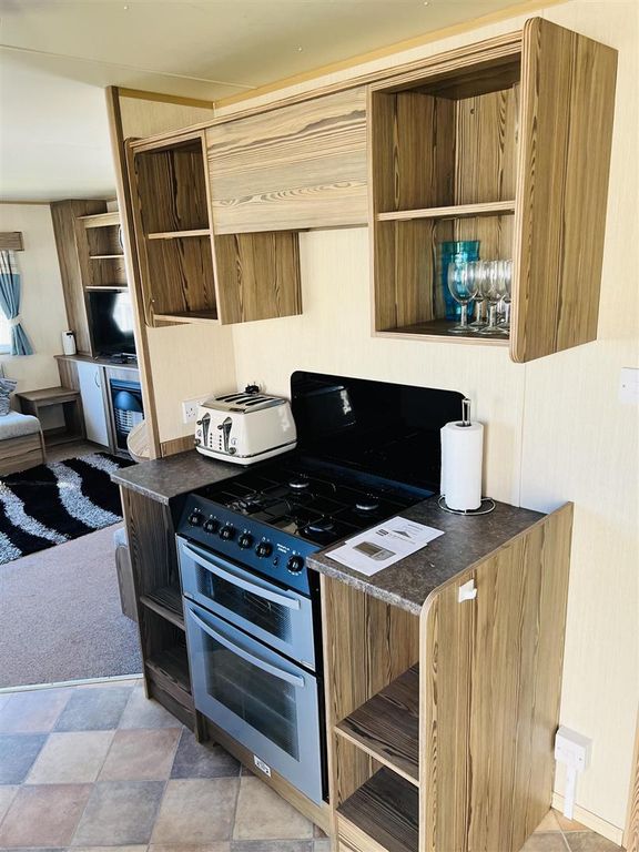 Property photo 3 of 26 Kitchen