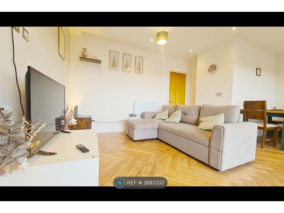 Property photo 3 of 13 Lounge