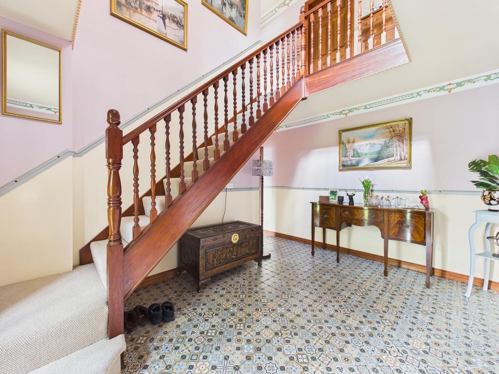 Property photo 3 of 18 Hallway