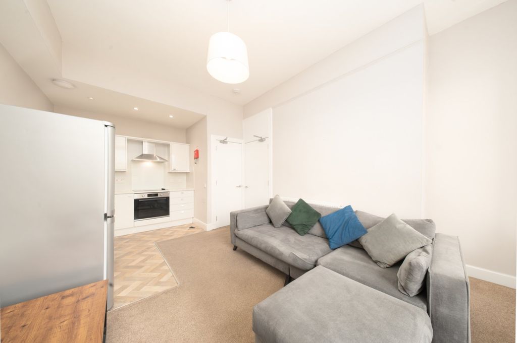 Property photo 3 of 12 Picture 3