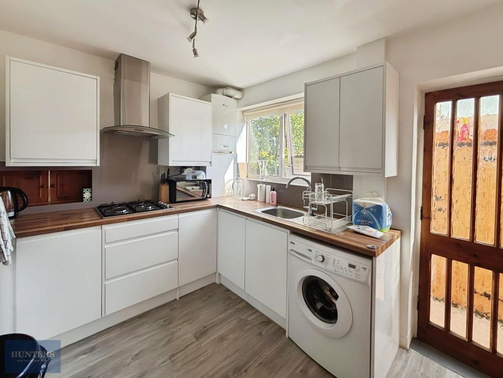 Property photo 3 of 16 Kitchen