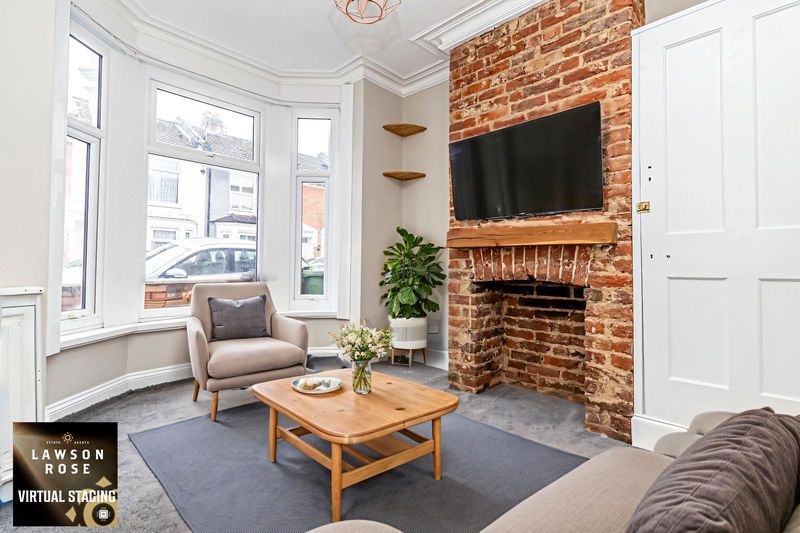 Property photo 3 of 12 .