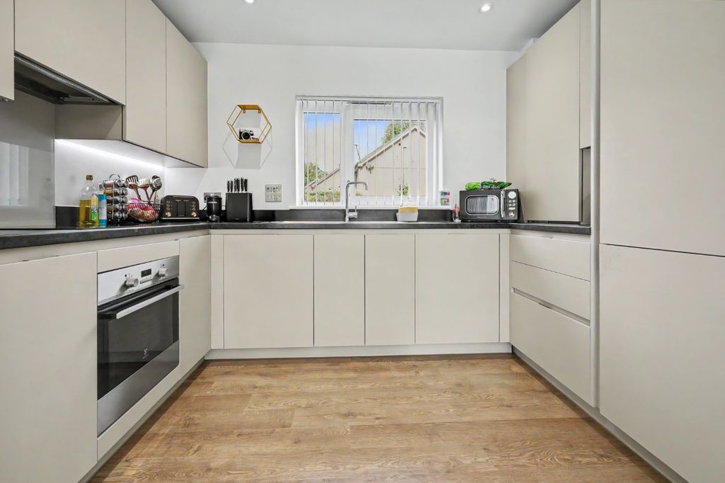 Property photo 2 of 14 5442305