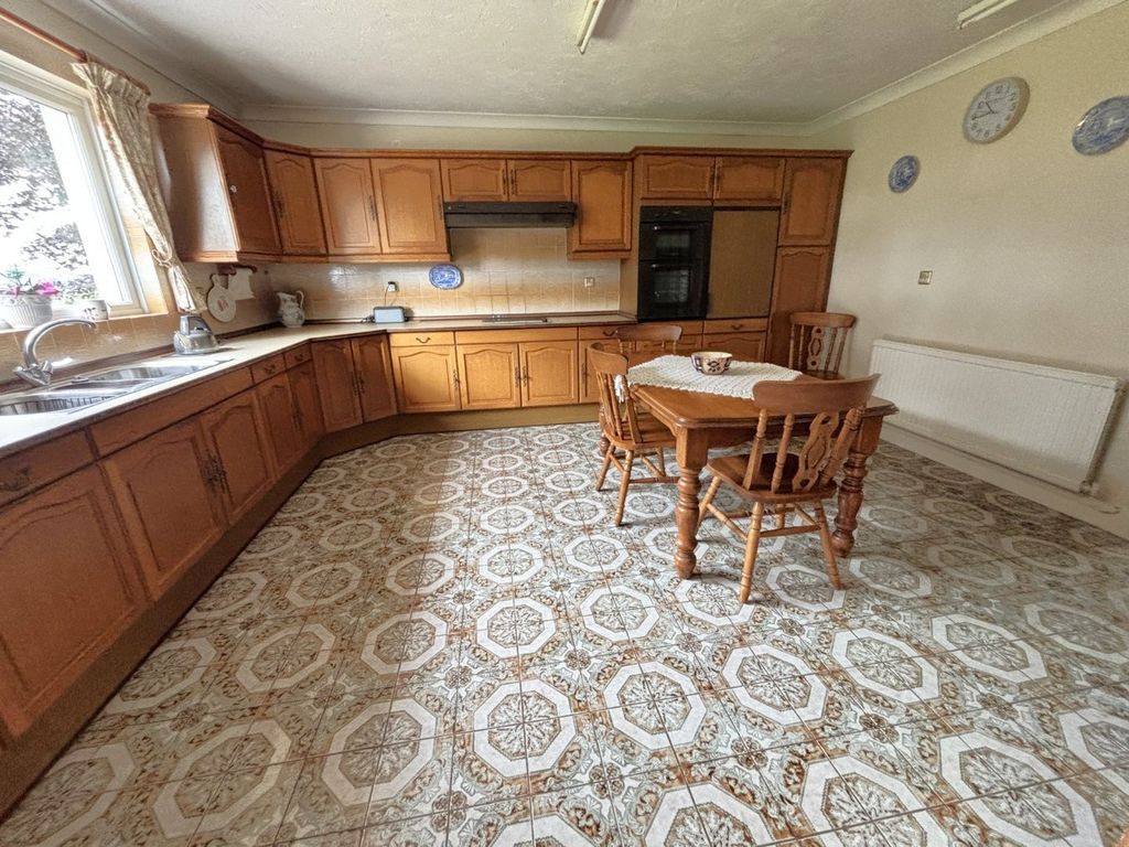 Property photo 3 of 25