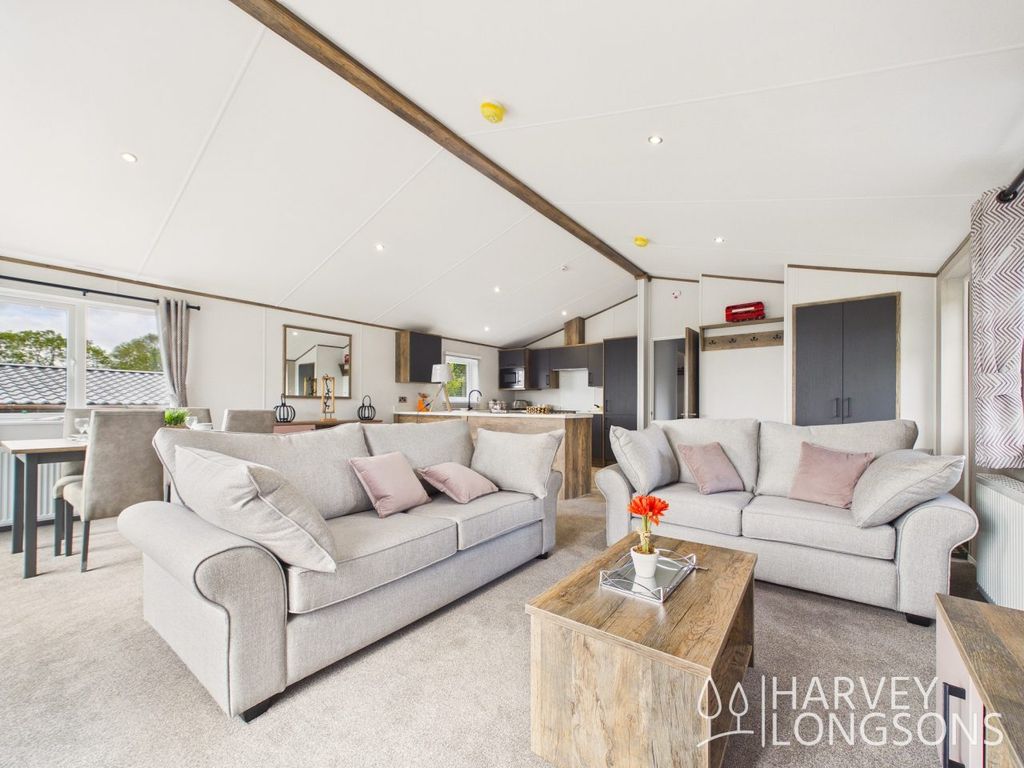 Property photo 2 of 19 Pacious Open Plan Living Area In Willerby Horsham Lodge