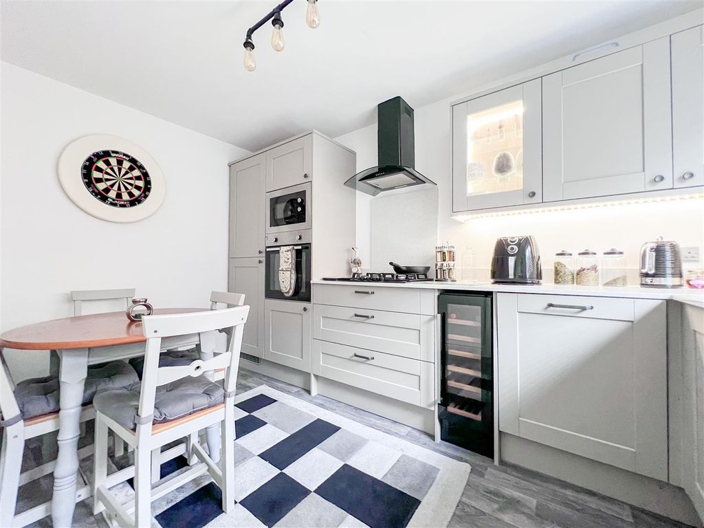 Property photo 3 of 16 Breakfast Kitchen