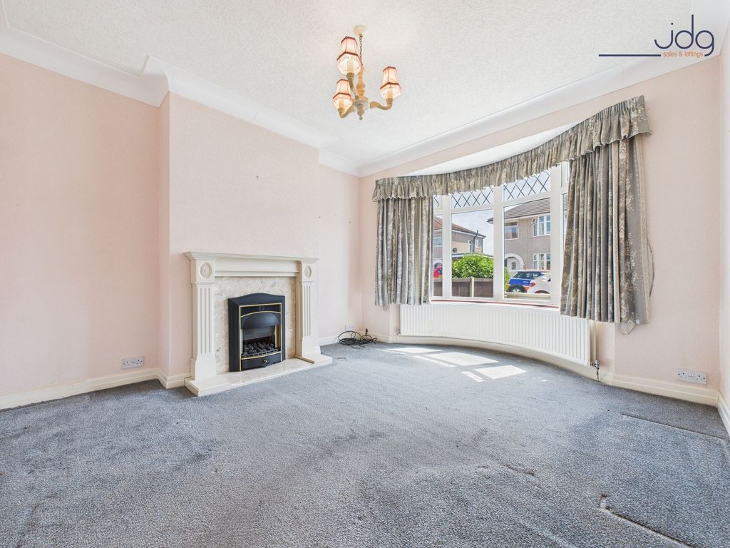 Property photo 2 of 14 Front-Facing Lounge With Bay Window