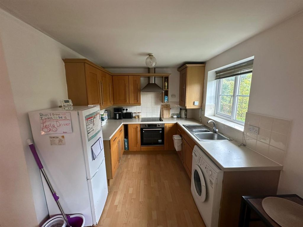 Property photo 3 of 12 Kitchen