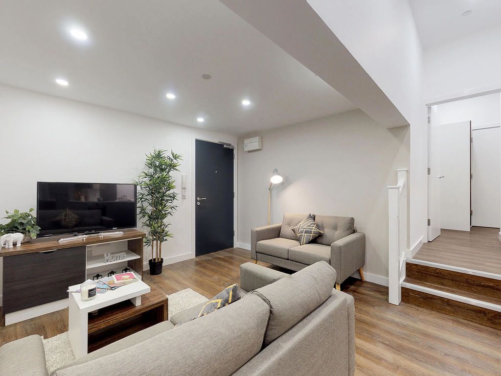 Property photo 1 of 18 Living Area