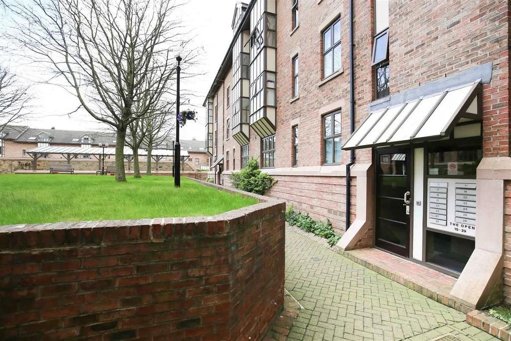 Property photo 2 of 8 2-Bedroom-Student-Apartment-In-City-Centre-Newcast