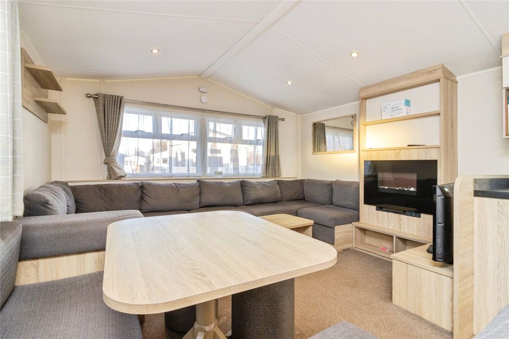 Property photo 3 of 22 Picture No. 21