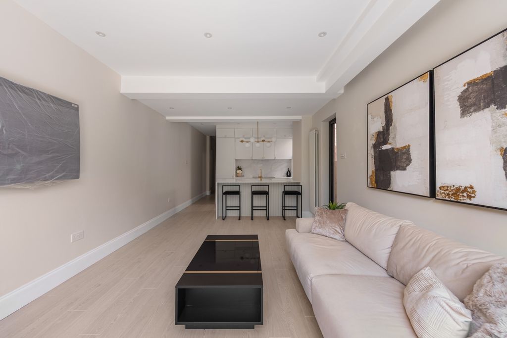 Property photo 2 of 12 094A8680