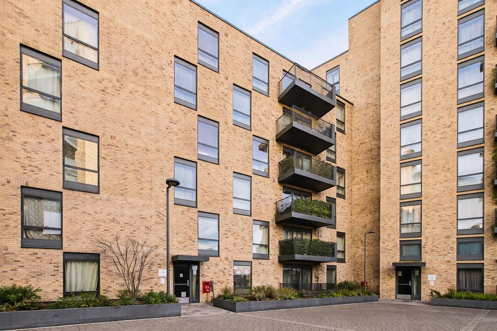 Property photo 1 of 10 Front