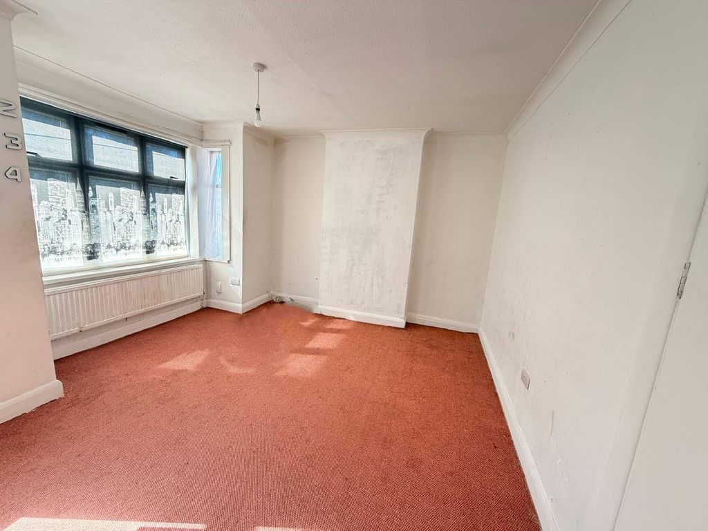 Property photo 2 of 5 Inwood Avenue (3)