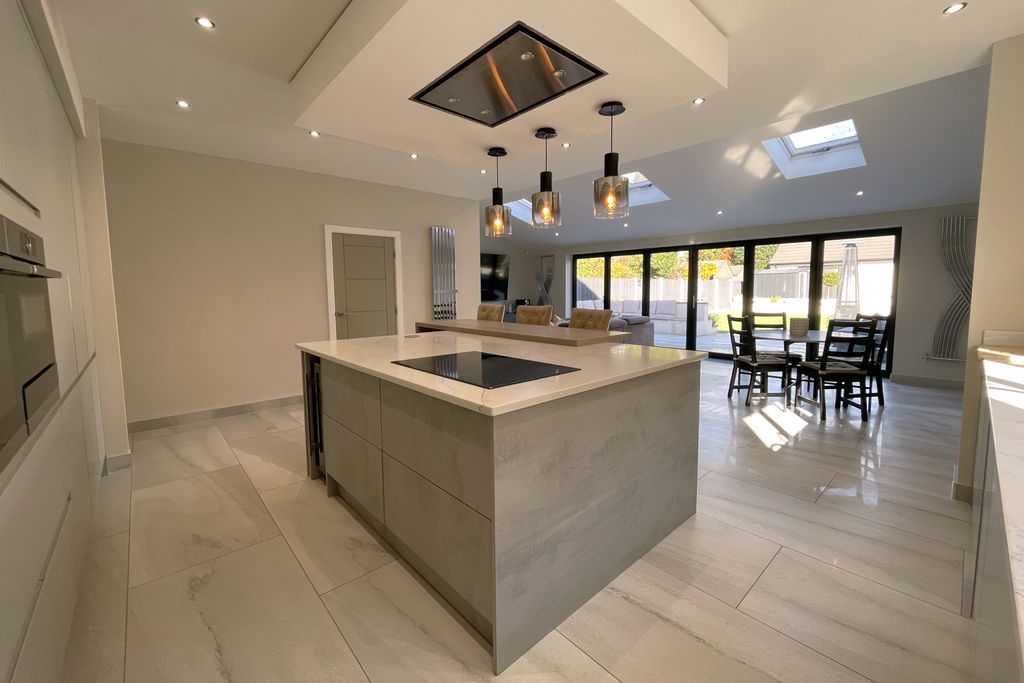 Property photo 3 of 36 9