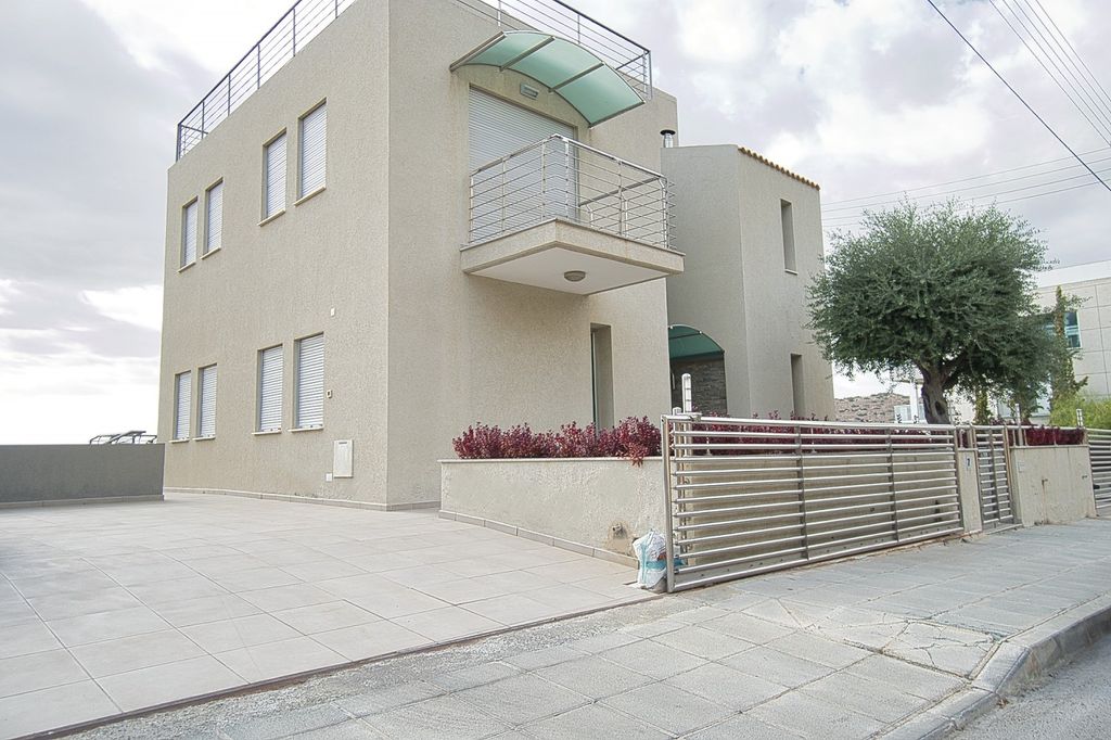 Property photo 1 of 15