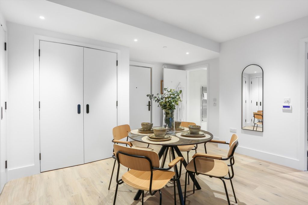 Property photo 2 of 19 Image