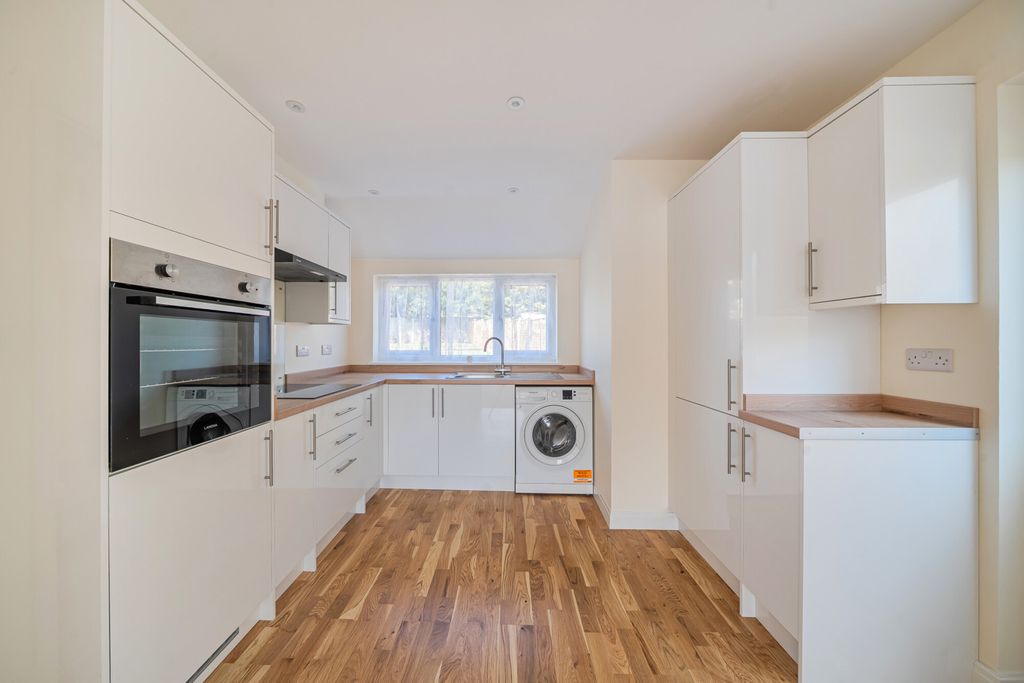 Property photo 2 of 24 1453640-9-69F0Caf...
