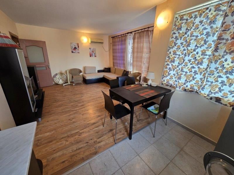 Property photo 2 of 8