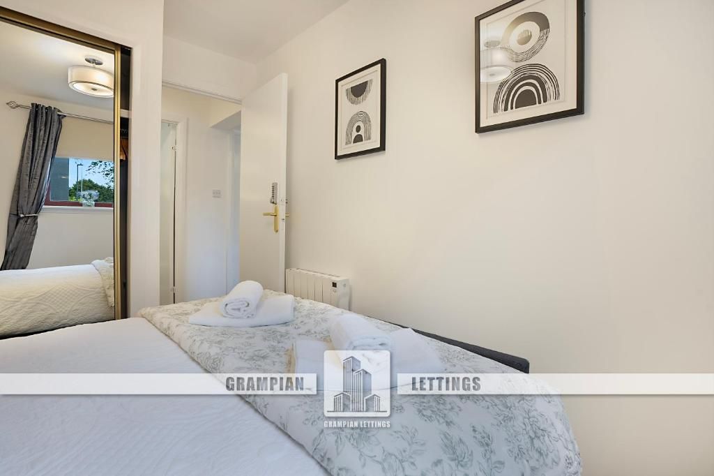 Property photo 2 of 25