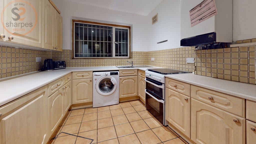 Property photo 2 of 17 Kitchen (6)