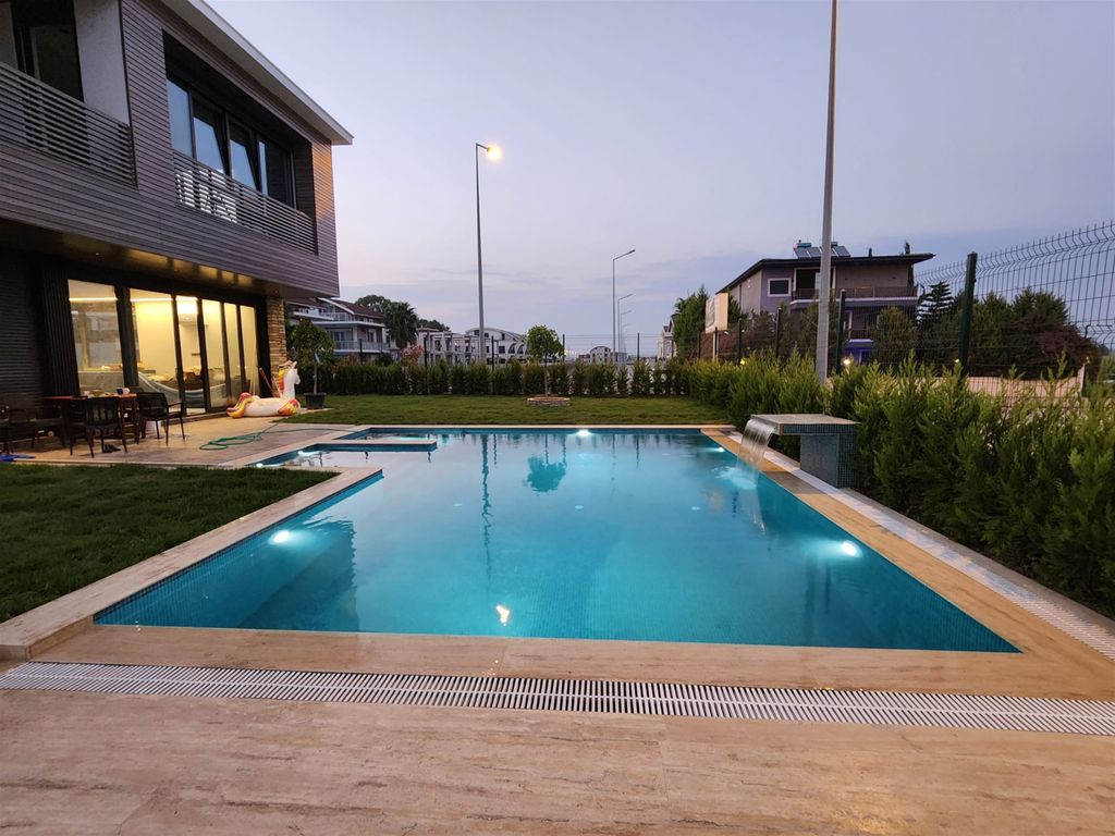 Property photo 3 of 24 Desirable Villa For Sale In Belek, Antalya With Private Facilities - Swimming Pool With Sun Terrace