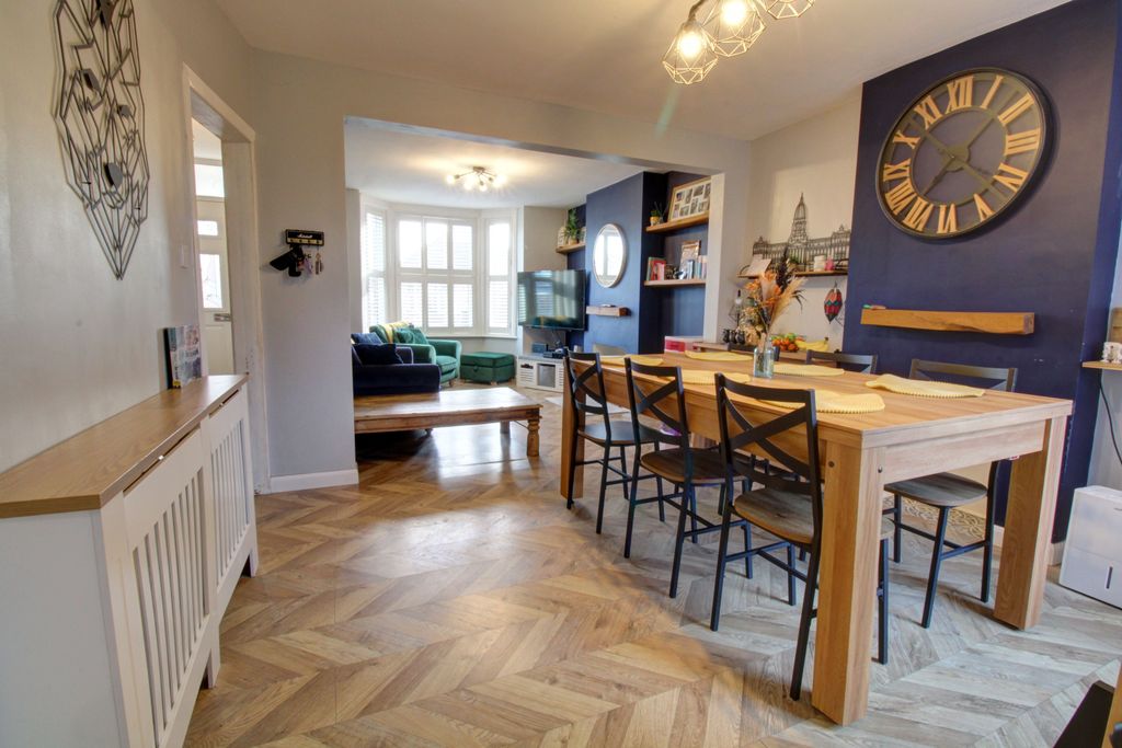 Property photo 2 of 15 Lounge Diner