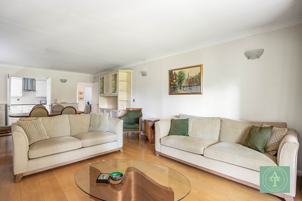 Property photo 3 of 19 Gallery