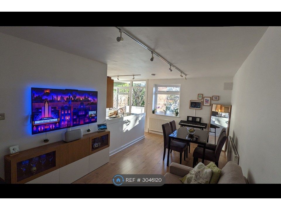 Property photo 1 of 11 Living Room