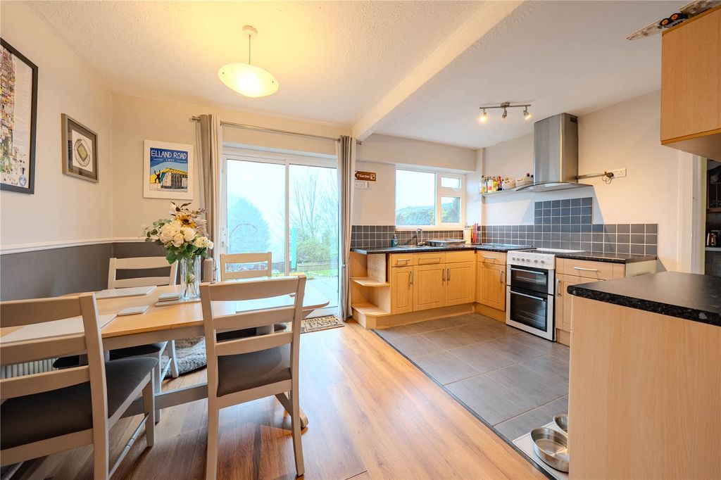 Property photo 3 of 14 Dining Kitchen