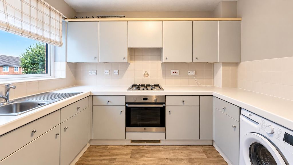 Property photo 2 of 14 Kitchen