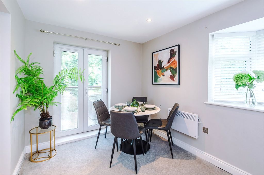 Property photo 3 of 22 Dining Area