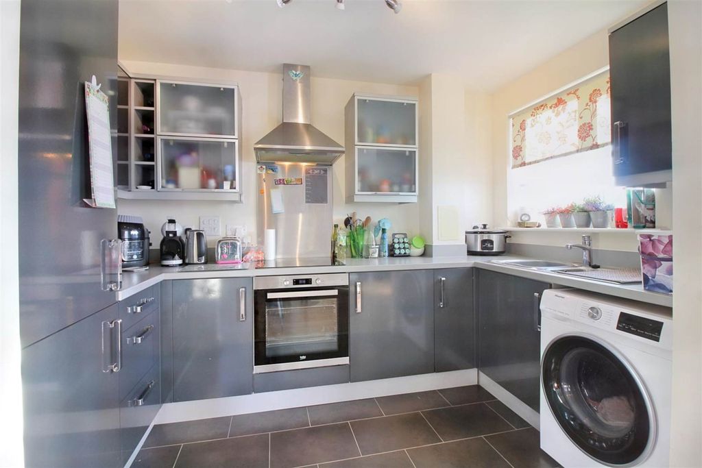 Property photo 2 of 9