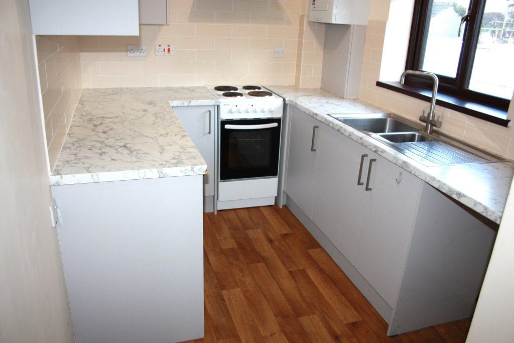 Property photo 3 of 8 Kitchen