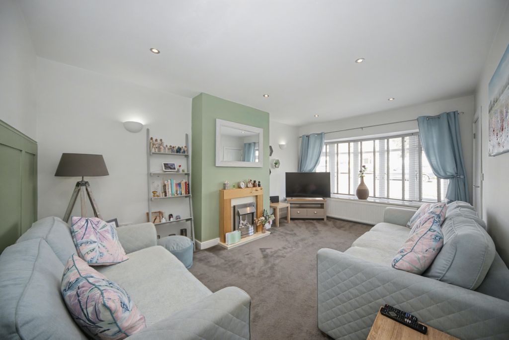 Property photo 3 of 25