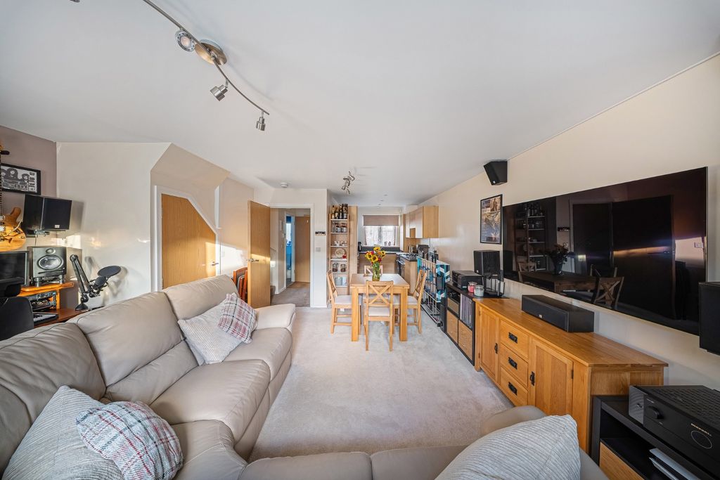 Property photo 3 of 14 4457954