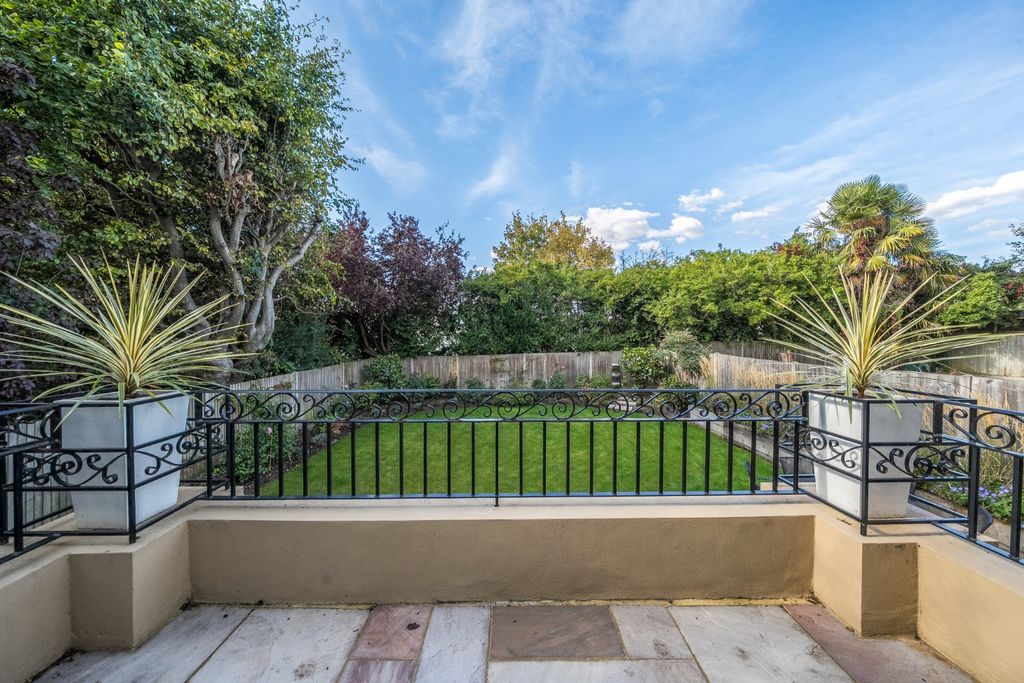 Property photo 1 of 24 Picture No. 12