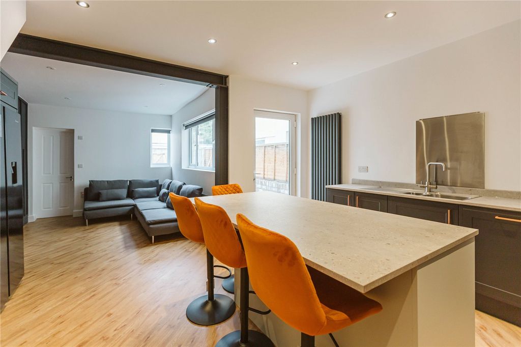 Property photo 3 of 13 Picture No. 18