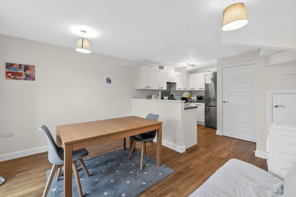 Property photo 3 of 29