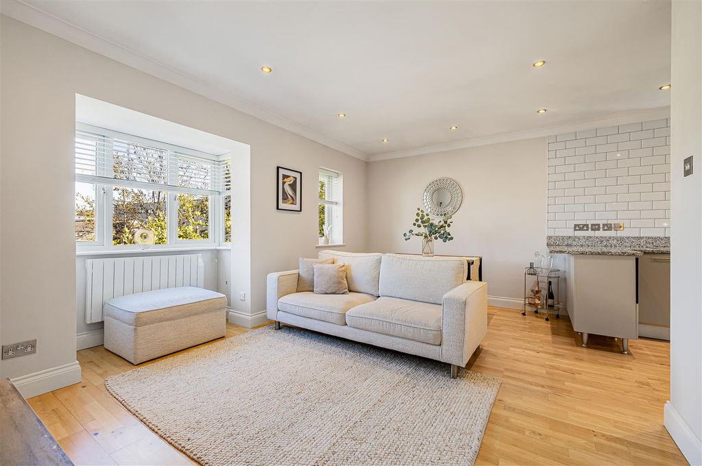 Property photo 2 of 15 8_78330.Jpg