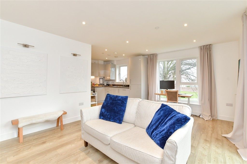 Property photo 3 of 11 Kitchen/ Lounge