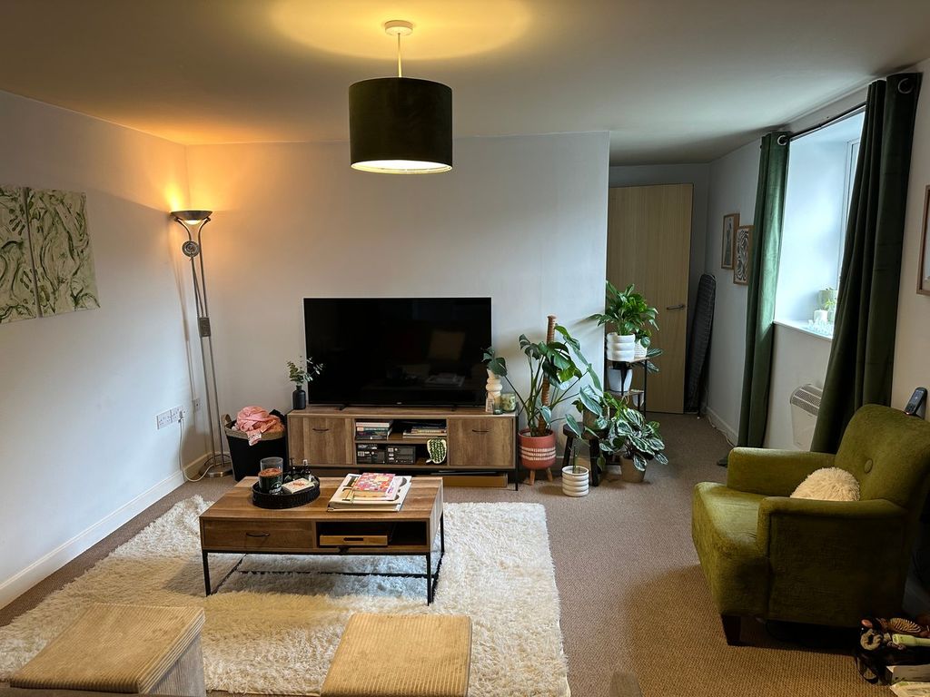 Property photo 3 of 11