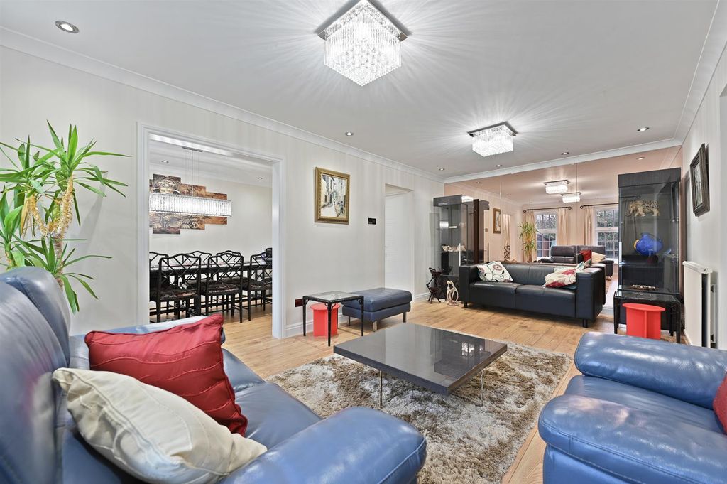Property photo 2 of 18