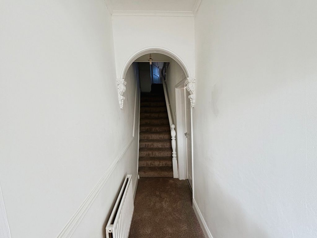 Property photo 2 of 16 Hallway