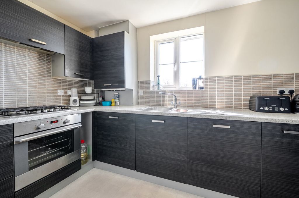 Property photo 2 of 11 Kitchen