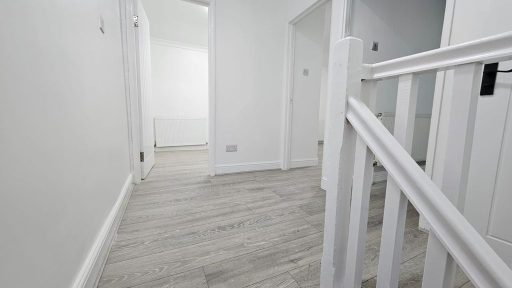 Property photo 3 of 11 Gallery