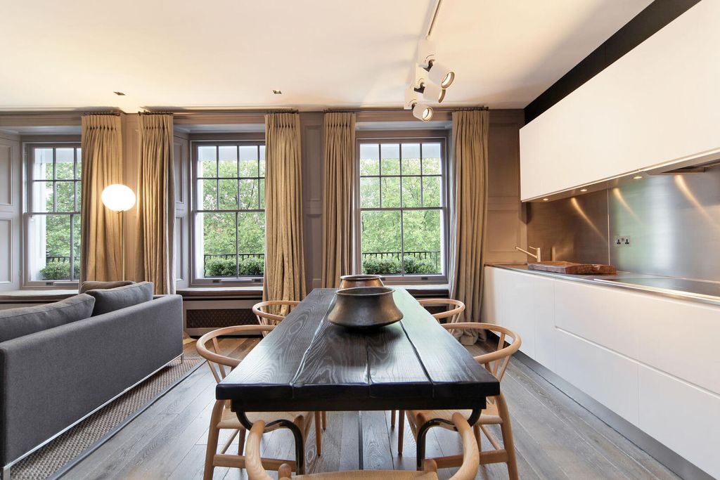 Property photo 2 of 8 Dining Room