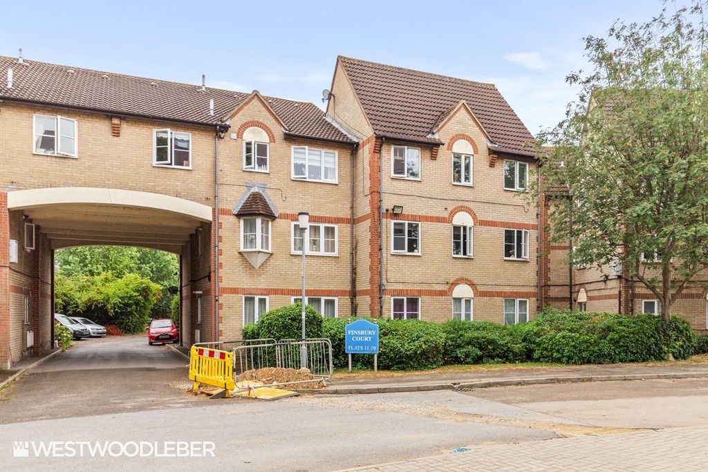 Property photo 1 of 12 Finsburycourt_12.Jpg