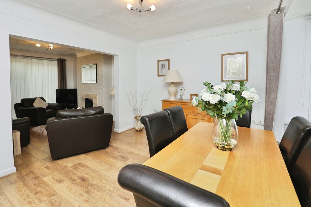 Property photo 3 of 14 Lounge/Dining Room